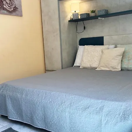 Sardinia Re - Casa Angela アパート カステルサルド